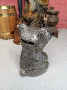 lot 7 image: Assorted Piggy Banks