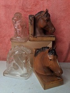 lot 20 image: Horse Bookends and Paperweights