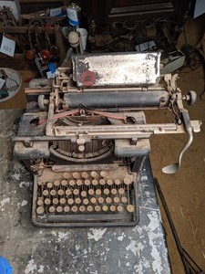 lot 132 image: Antique Early 1900s Standard Remington Typewriter