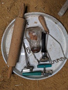 lot 133 image: Assorted Vintage Kitchen Tools