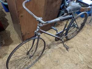 lot 2 image: Vintage Bicycle (With Beacon Spring...