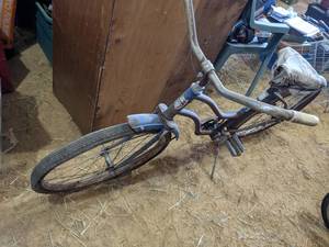 lot 4 image: Vintage Bicycle (Holiday)...