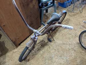 lot 5 image: Vintage Bicycle...
