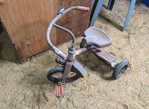 lot 11 image: MTD Vintage Tricycle...
