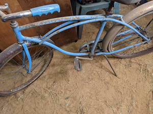 lot 15 image: Schwinn Vintage Bicycle...