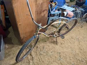 lot 17 image: Vintage Bicycle...
