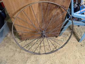 lot 28 image: Wagon Wheel 3 Round...
