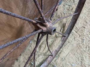 lot 27 image: Wagon Wheel 3 Round...