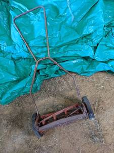 lot 34 image: Huffy Citation Vintage Push Mower ...