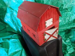 lot 37 image: 12 X 12 X 12 Birdhouse (Barn)...