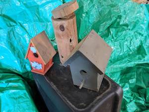 lot 38 image: 3 Birdhouses...