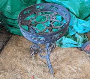 lot 47 image: Large Outdoor Plant Stand 18 Round...