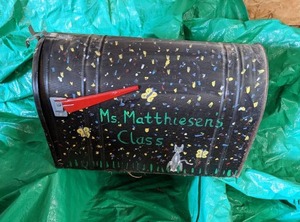 lot 52 image: 1 X 2 X 1.5 Large Mailbox ...