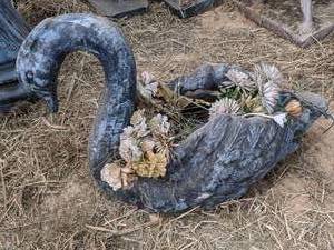 lot 62 image: Outdoor Swan Planter 10 X 24 X 18...