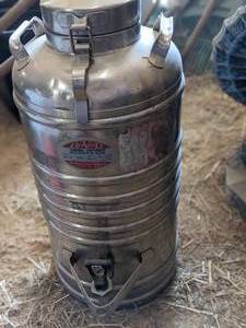 lot 67 image: Vintage Thermal Container Hot & Co...