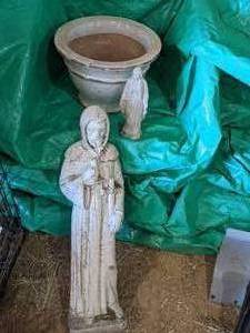 lot 73 image: (1) Large Garden Statue (25) Plant...