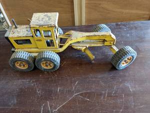 lot 123 image: Vintage Tonka Truck...