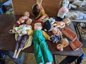lot 152 image: Dolls & Stuffed Animals Bring Pack...