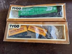 lot 169 image: Tyco HO Locomotives Electric Trains...