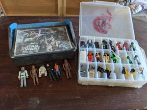 lot 186 image: Star Wars Mini Action Figure Collec...