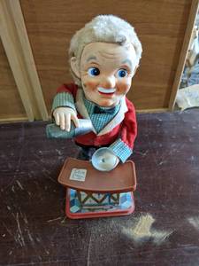 lot 187 image: Tin Animated Bartender Figure Unte...