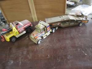 lot 207 image: Nylint Semi-Truck & Tonka Tow Truck...