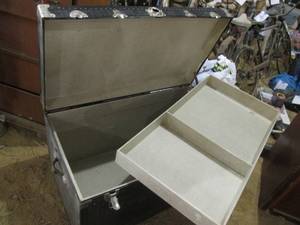 lot 215 image: Vintage Metal Trunk With Storage In...
