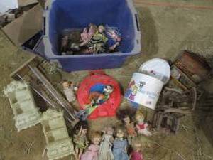 lot 220 image: Vintage Toys & Home Dcor Bring B...
