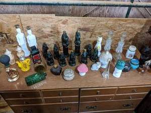 lot 231 image: Large Lot of Collectable Avon Bottl...