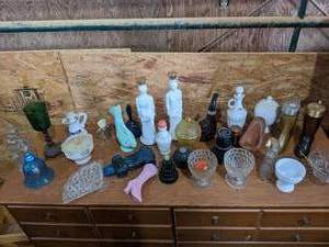 lot 232 image: Large Lot of Collectable Avon Bottl...