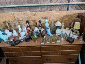 lot 253 image: Large Lot of Collectable Avon Bottl...