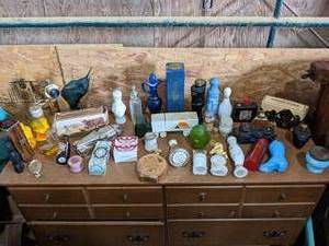 lot 254 image: Large Lot of Collectable Avon Bottl...