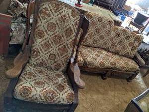 lot 262 image: Vintage Couch & Rocker...