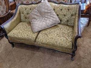 lot 263 image: Vintage Couch With Throw Pillow (55...