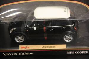 lot 12 image: Maisto Special Edition 118 Die Cast Car Mini Cooper