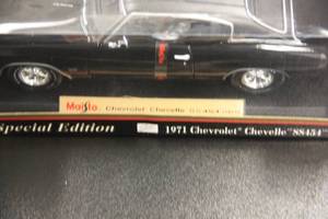 lot 13 image: Maisto Special Edition 118 Die Cast Car 1971 Chevrolet Chevelle SS454