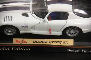lot 17 image: Maisto Special Edition 118 Die Cast Car Dodge Viper GT2