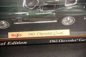 lot 19 image: Maisto Special Edition 118 Die Cast Car 1965 Chevrolet Corvette Green