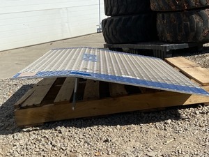 lot 11 image: Uline Dock Plate