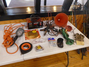 lot 23 image: Variety of Garage Items