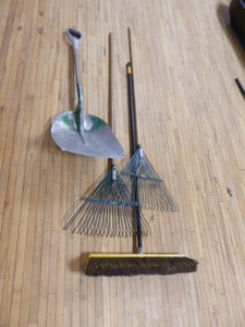 lot 54 image: Lawn Tools
