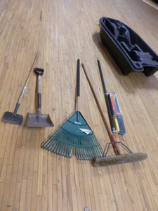 lot 55 image: Lawn Tools