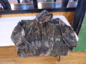 lot 85 image: Stearns Dry Wear Hunting Jacket with Hood