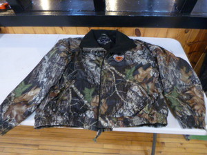 lot 86 image: Mossy Oak Port Authority Hunting Jacket
