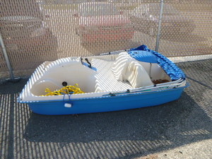 lot 2 image: Water Wheeler Peddle Boat
