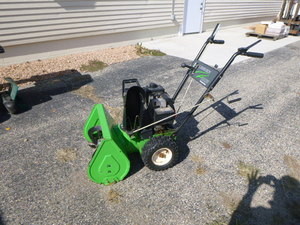 lot 3 image: Lawn Boy 522R Snowblower