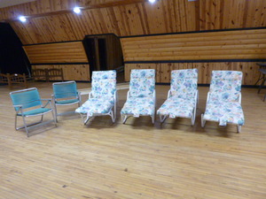 lot 106 image: 4 Lounging Chairs with Pads