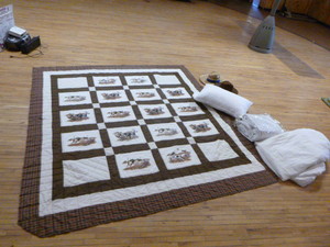 lot 121 image: Full Size Bedding