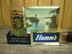 lot 1 image: Vintage Hamms Beer LIght