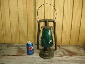 lot 4 image: Antique Dietz Hy-Lo Lantern with Blue Globe